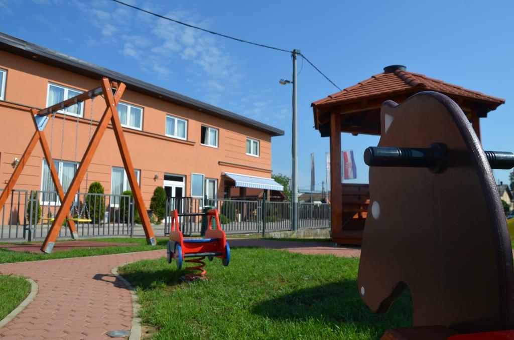 Hotel Phoenix Velika Gorica Exterior photo